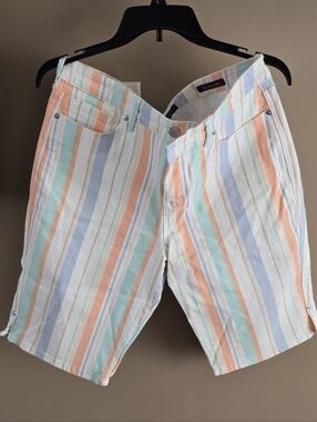 Gloria Vanderbilt Women's Striped Pastel Bermuda Shorts. Size 8.